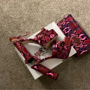 Stylish Pink Snake Print Women's Heels & Purse